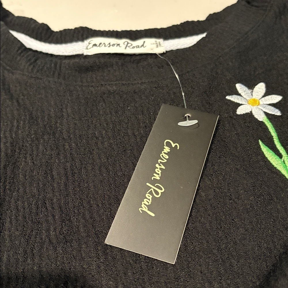 Emerson Rose - Black Daisy Flowers Tee and Short Pajama Set. Size Large. NWT - Picture 11 of 15